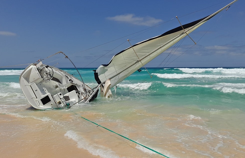 In Florida, what are boat operators required to do when involved in an accident?